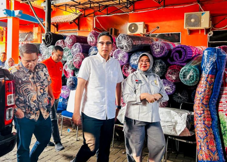 Wali Kota Medan, Rico Tri Putra Bayu Waas (tengah )saat meninjau Kantor BPBD Kota Medan.(Satunusantara.news/HO-Diskominfo Medan).