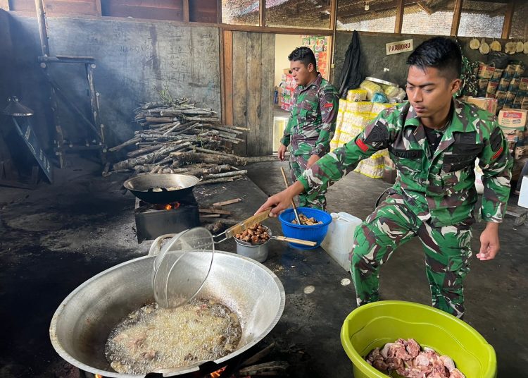 Kodam I/BB operasikan 12 dapur lapangan empat wilayah yang terdampak  banjir dan tanah longsor di Sumut, yakni  Sibolga, Tapteng, Tapsel, dan Taput.(Satunusantara news/HO-Pendam I/BB).