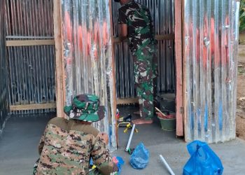 Satgas Kodam I/BB bangun fasilitas MCK bagi warga terdampak bencana di Badiri Tapteng