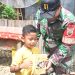 Satgas Arhanud 11/WBY salurkan susu bantuan Presiden RI untuk anak korban banjir di Desa Huta Godang Tapsel