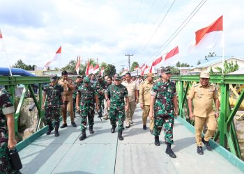 Pangdam I/BB tinjau Jembatan Super Compact 200 tipe 1-1 selesai dibangun Yonzipur 11/DW di Deliserdang