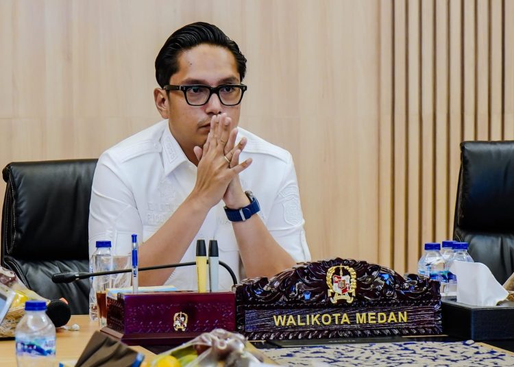 Wali Kota Medan Rico Tri Putra Bayu Waas, saat mengikuti Rapat Evaluasi Realisasi APBD yang dipimpin Menteri Mendagri Muhammad Tito Karnavian secara daring.(Satunusantara news/HO-Diskominfo Medan).