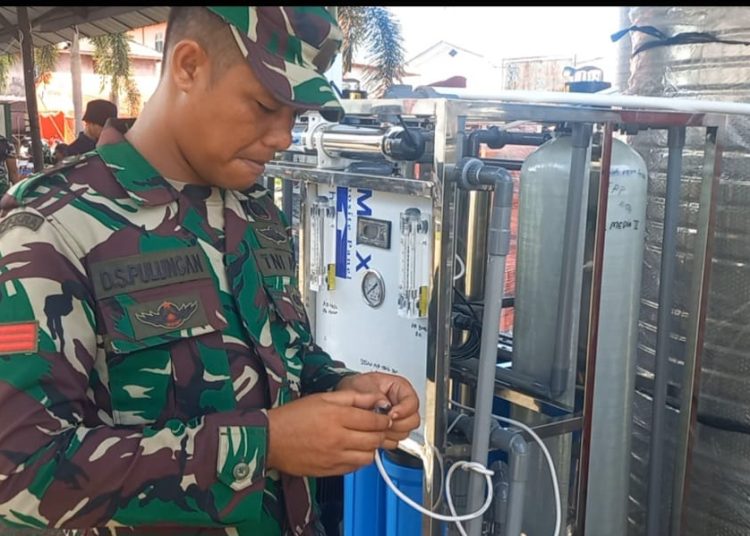 Satgas Kodam I/Bukit Barisan bersama Kementerian Pertahanan RI melaksanakan pemasangan alat penjernih air minum Reverse Osmosis (RO) di GOR Pandan, Kelurahan Pandan, Kecamatan Pandan, Kabupaten Tapteng.(Satunusantara news/HO-Pendam I/BB).