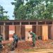 Satgas Kodam I/BB bangun fasilitas MCK untuk pengungsi bencana banjir dan tanah longsor di GOR Pandan Tapteng