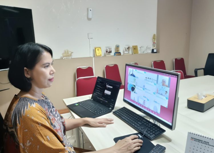 Kakanwil KemenHAM Sumut,  Dr. Flora Nainggolan, saat mengikuti evaluasii pelaksanaan anggaran Tahun 2025 yang dilaksanakan oleh KemenHAM RI secara virtual.(Satunusantara news/HO-Kanwil KemenHAM Sumut)