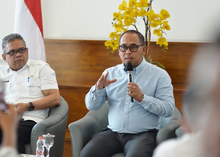 Kepala Dinas Pekerjaan Umum dan Penataan Ruang (PUPR) Sumut, Hendra Darmawan, pada temu pers di Lobby Dekranasda, Kantor Gubernur Sumut.(Satunusantara news/HO-Dinas Kominfo Sumut).
