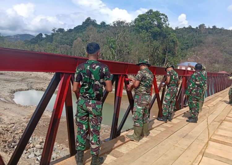 Satgas Yonzipur I/DD menuntaskan pembangunan Jembatan Bailey di atas Sungai Garoga, Kecamatan Batang Toru, Kabupaten  Tapsel.(Satunusantara news/HO-Pendam I/BB).