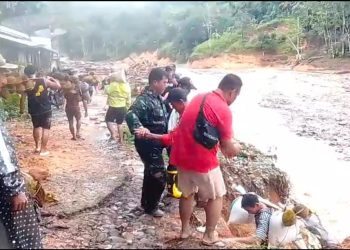 Satagas Kodim 0211/TT evakuasi warga terjebak banjir susulan di Kecamatan Tukka Tapteng
