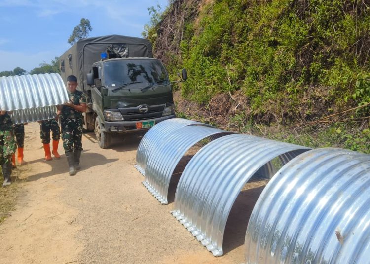 Satgas Kodam I/Bukit Barisan mulai pembangunan Jembatan Aramco di Lingkungan IV Kelurahan Huta Nabolon, Kecamatan Tukka, Kabupaten  Tapteng.(Satunusantara news/HO-Pendam I/BB).