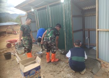 Satgas Posbankes Kodam I/BB periksa kesehatan masyarakat terdampak banjir di Desa Aek Ngadol Tapsel