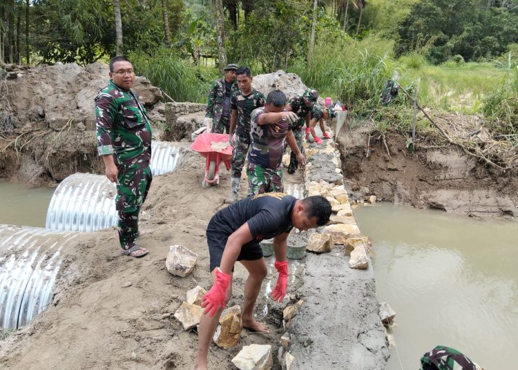Satgas  Yon Zipur 1/DD mulai mengerjakan pembangunan jembatan Aramco di Desa Janji Nauli, Kecamatan Purba Tua, Kabupaten  Taput.(Satunusantara news/HO-Pendam I/BB).