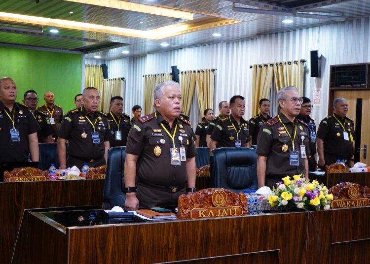 Kajati Sumut, Dr.Harli Siregar (kiri)  saat   mengikuti Rakernas RI Tahun 2026, melalui daring  dari Aula Cipta Kerta lantai III Kejati Sumut.(Satunusantara news/HO-Humas Kejati Sumut).