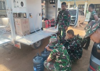 Satgas Kodam I/BB salurkan air bersih gunakan Mobil RO bantuan Menkopolkam di Tukka dan Badiri Tapteng