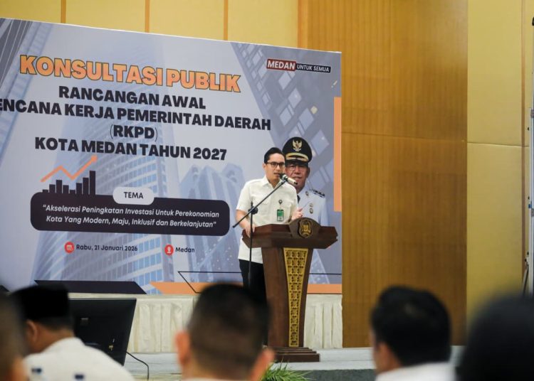 Wali Kota Medan Rico Tri Putra Bayu Waas, saat membuka Forum Konsultasi Publik Rancangan Awal RKPD Tahun 2027 di Hotel Arya Duta.(Satunusantara news/HO-Diskominfo Medan)
