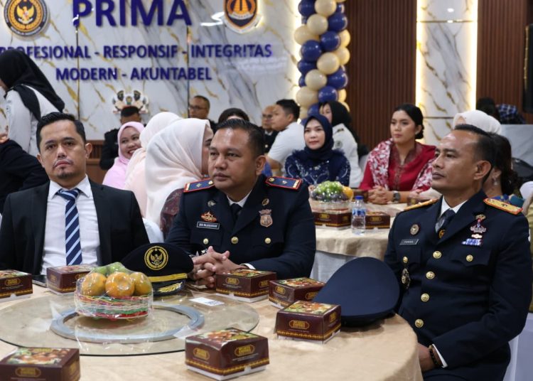 Kepala Lapas Kelas I Medan, Fonika  Affandi (kanan) saat mengikuti Upacara Peringatan Hari Bhakti Imigrasi ke-76 Tahun 2026 yang diselenggarakan oleh Kantor Wilayah Direktorat Jenderal Imigrasi Sumatera Utara.(Satunusantara news/HO-Lapas Medan).