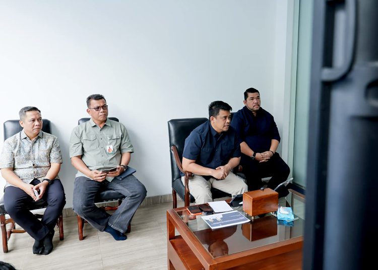 Gubernur Sumut,  Muhammad Bobby Afif Nasution (tengah) saat berada di Kantor Kementerian Koordinator Bidang Pembangunan Manusia dan Kebudayaan (PMK), Jakarta.(Satunusantara news/HO-Diskominfo Sumut).