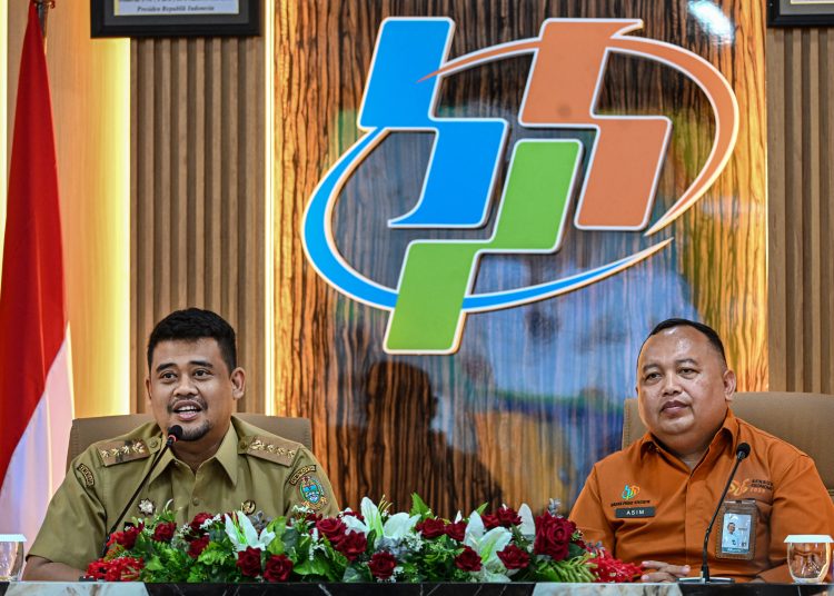 Gubernur Sumut, Muhammad Bobby Afif Nasution (kiri) saat berdiskusi dengan Badan Pusat Statistik di Kantor BPS Kota Medan.(Satunusantara news/HO-Diskominfo Sumut).