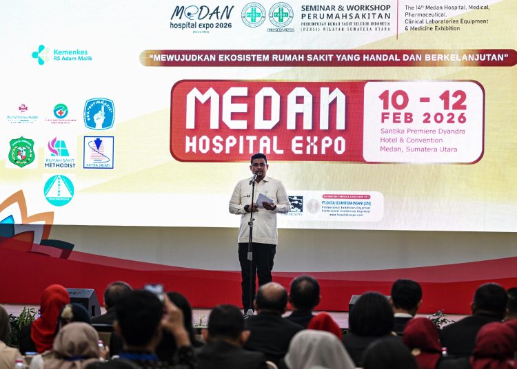 Gubernur Sumut Muhammad Bobby Afif Nasution,  dalam sambutannya Seminar & Workshop Perumahsakitan yang diselenggarakan PERSI Wilayah Sumut di Ballroom Santika Premiere Dyandra Medan.(Satunusantara news/HO-Diskominfo Sumut).