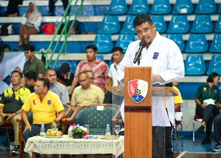 Gubernur Sumut, Muhammad  Bobby Afif Nasution, saat  membuka Kejurda Funakoshi Karate Piala Danlanud  di GOR Basket Sioux, Lanud Soewondo, Medan.(Satunusantara news/HO-Diskominfo Sumut).
