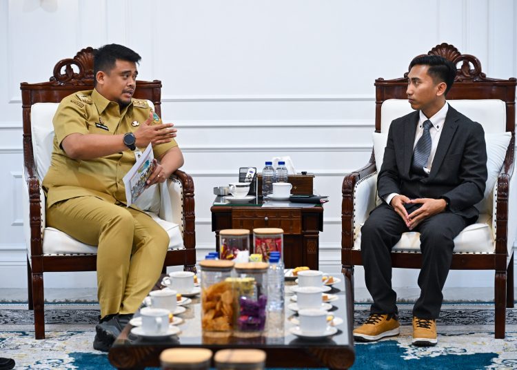 Gubernur Sumut, Muhammad Bobby Afif Nasution (kiri) saat menerima audiensi perwakilan OSHiN Tekno dan LPK Mori Centre di Ruang Kerja Gubernur Sumut.(Satunusantara news/HO-Diskominfo Sumut).