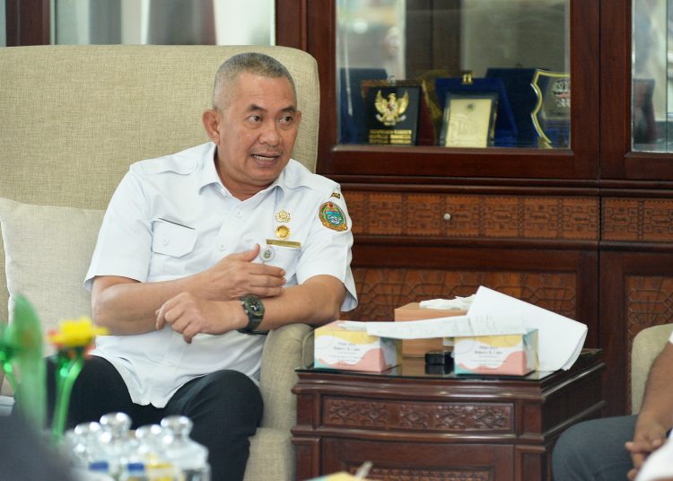 Penjabat Sekdaprov Sumut, Sulaiman Harahap, saat menerima audiensi KPID Sumut di Ruang Kerja Sekda, Kantor Gubernur Sumut.(Satunusantara news/HO-Diskminfo Sumut).