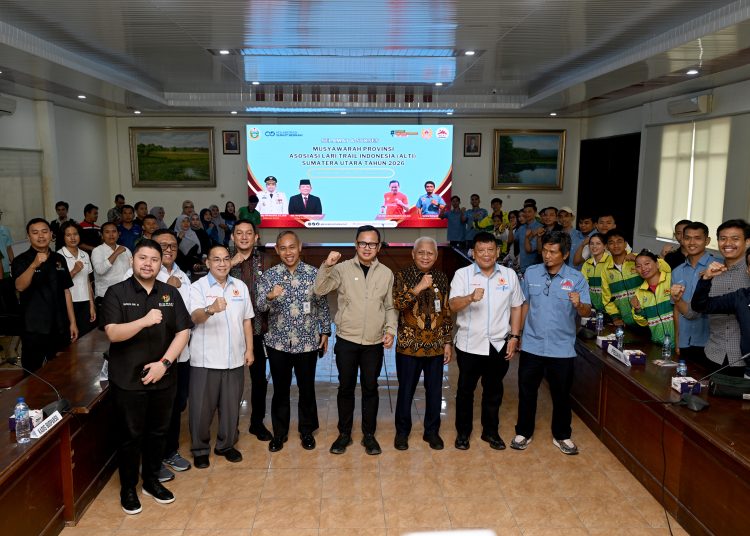 Wakil Gubernur Sumut, Surya (tiga dari kanan) pada acara Musprov ALTI Sumut di Aula KONI Sumut.(Satunusantara news/HO-Diskominfo Sumut).