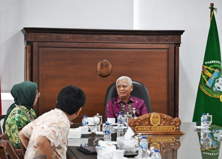 Wagub Sumut Surya (kanan)  saat kegiatan Sarasehan Penguatan BASARNAS dalam rangka peringatan HUT ke-54 BASARNAS secara virtual dari Kantor Gubernur Sumut.(Satunusantara news/HO-Diskominfo Sumut).