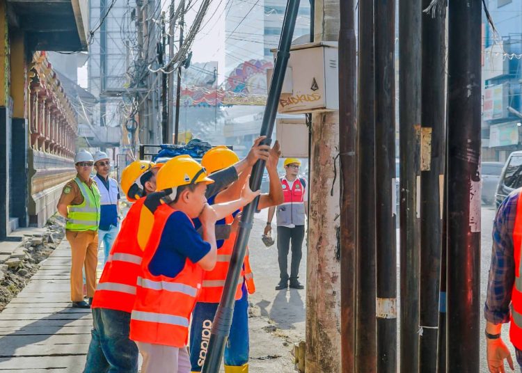 Pemko Medan terus mempercepat program Medan Rapi Tanpa Kabel (Merata) sebagai bagian dari penataan infrastruktur dan peningkatan estetika kota. (Satunusantara news/HO-Diskominfo Medan).
"