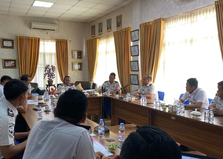 Kalapas Kelas I Medan, Fonika Affandi (tengah) saat memimpin rapat persiapan pelaksanaan Bulan Suci Ramadhan 1447 H/2026 M.(Satunusantara neww/HO-Lapas Kelas I Medan).