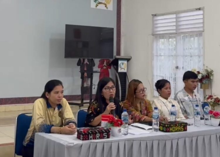 Nara Sumber dari LBH Parsaoran, Herta Rajagukguk,SH  (dua dari kiri) saat memberikan edukasi bagi warga binaan di Rutan Perempuan Kelas II A Medan.(Satunusantara news/HO-Istimewa)