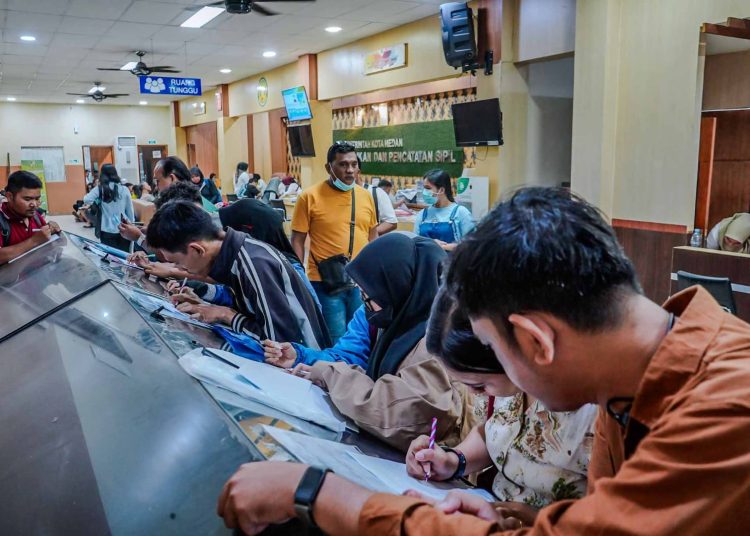 Lonjakan yang signifikan kinerja pelayanan administrasi kependudukan (Adminduk) sepanjang tahun 2025.(satunusantara news/HO-Diskominfo Medan).
