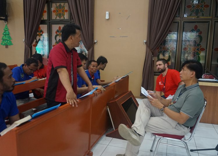 Lapas Kelas I Medan bersama Yayasan Pelita Kasih Harapan Baru, saat menggelar  pembelajaran Alkitab  bagi WBP yang beragama Nasrani di Lapas Medan.(Satunusantara news/HO-Lapas Medan).