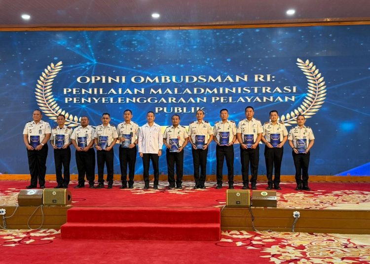 Kepala Lapas Kelas I Medan, Fonika Affandi (lima dari kanan) pada  acara Ombudsman Republik Indonesia Perwakilan Provinsi Sumatera Utara, di Aula Tengku Rizal Nurdin.(Satunusantara news/HO-Diskominfo Sumut).