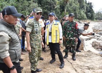 Danrem 023/KS dampingi Kasum TNI tinjau infrastruktur dan pengungsian pascabencana di Tapteng