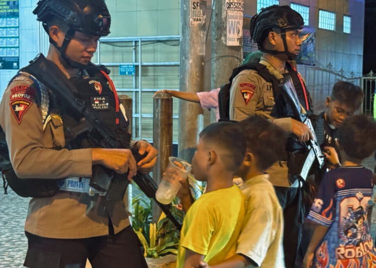 Personel Batalyon B menggelar patroli gabungan di Kota  Tebing Tinggi.  menjaga situasi keamanan dan kamtibmas selama Bulan Suci Ramadhan.(Satunusantara news/HO-Humas Polda Sumut).