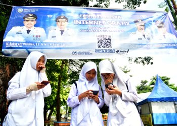 Warga Binjai dapat rasakan manfaat dari program internet gratis yang diluncurkan Gubernur Sumut