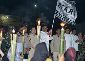 Pj Sekdaprov Sumut lepas pawai obor dan mobil hias semarakkan Idulfitri 1447 H di Sergai