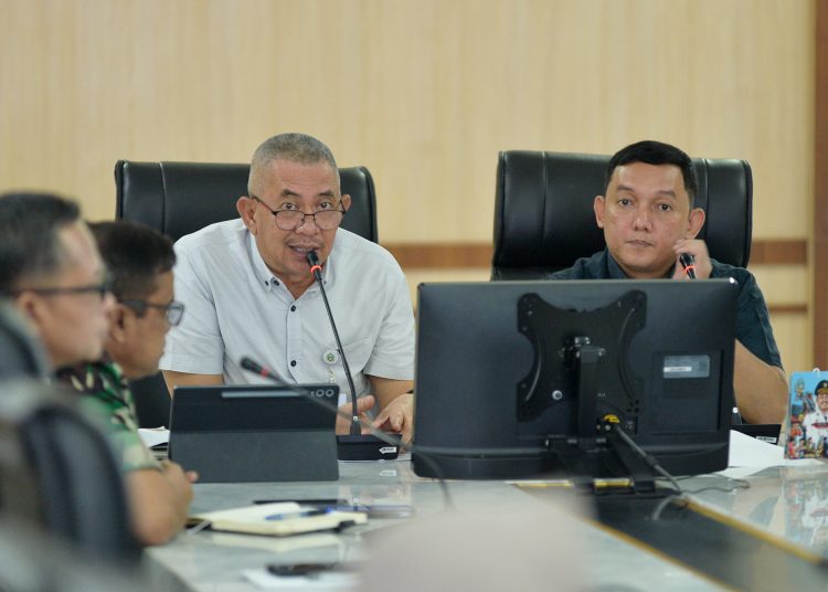 Penjabat Sekdaprov Sumut, Sulaiman (kiri) saat memimpin rapat Kolaborasi Pekan Ramadhan Sumut 2026 di Ruang Rapat I Kantor Gubernur Sumut.(Satunusantara news/HO-Diskominfo Sumut).
