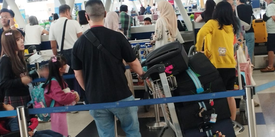 Penumpang pesawat   pascaLebaran 2026 di Bandara Internasional Kualanamu, Deliserdang,cukup ramai.(Satunusantara news/Munawar).