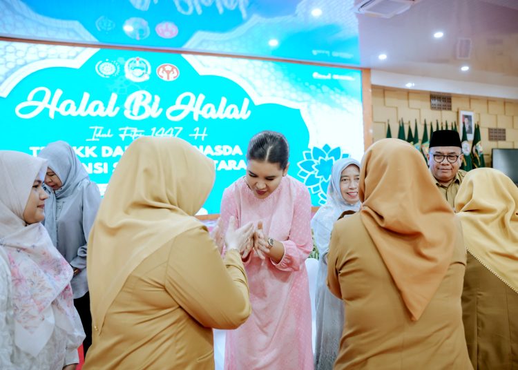 Ketua TP PKK Sumut Kahiyang Ayu (tengah) pada acara   Halalbihalal dalam rangka Idulfitri 1447 Hijriah di Aula Tengku Rizal Nurdin, Rumah Dinas Gubernur Sumut,.(Satunusantara news/HO-Diskominfo Sumut).