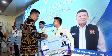 Gubernur Sumut serahkan tali asih kepada atlet peraih medali pada SEA Games 2025