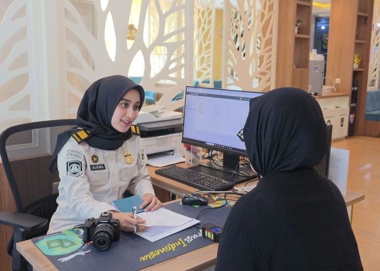 Direktorat Jenderal Imigrasi Kementerian Imigrasi dan Pemasyarakatan 
memberlakukan kebijakan Bekerja dari Rumah (Work From Home/WFH) pada hari Jumat bagi ASN.(Satunusantara news/HO-Kanwil Ditjen Imigrasi Sumut).