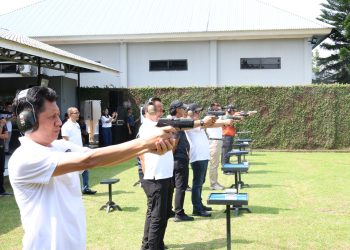 Kanwil Ditjen Imigrasi Sumut gelar kegiatan pelatihan menembak bagi jajaran ASN di Batlyon Parako 463 Pasgat