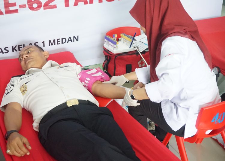 Lapas Kelas I Medan menggelar kegiatan donor darah dan pemeriksaan kesehatan bagi ASN di Lobby Gedung I Lapas Medan.(Satunusantara news/HO-Lapas Medan).