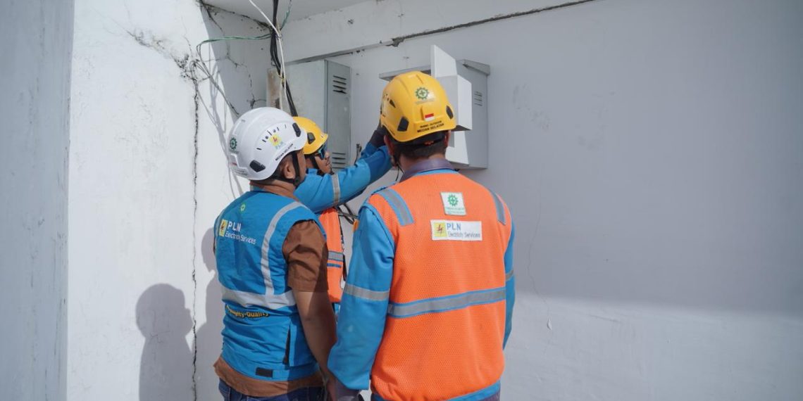 PT PLN UID Sumut,  mendukung suksesnya peringatan Hari Jadi ke-78 Provinsi Sumut dengan memastikan keandalan pasokan listrik pada kegiatan ziarah dan tabur  bunga TMP Bukit Barisan Medan.(Satunusantara news/Humas nPLN UID Sumut).