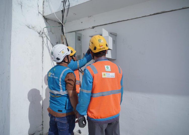 PT PLN UID Sumut,  mendukung suksesnya peringatan Hari Jadi ke-78 Provinsi Sumut dengan memastikan keandalan pasokan listrik pada kegiatan ziarah dan tabur  bunga TMP Bukit Barisan Medan.(Satunusantara news/Humas nPLN UID Sumut).