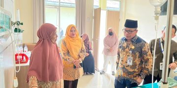 Kakanwil Kemenhaj dan Umroh Sumut besuk dua jemaah Haji asal Jateng alami technical landing di Bandara Kualanamu