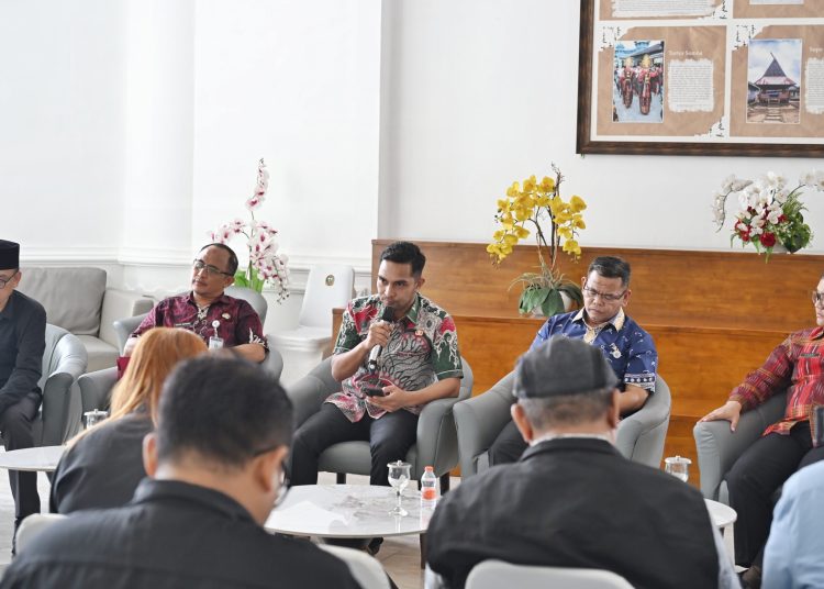 Sekretaris Badan Kepegawaian Pemprov Sumut, Muhammad Taufik, saat konferensi pers di Kantor Gubernur Sumut.(Satunusantara news/HO-Diskminfo Sumut)