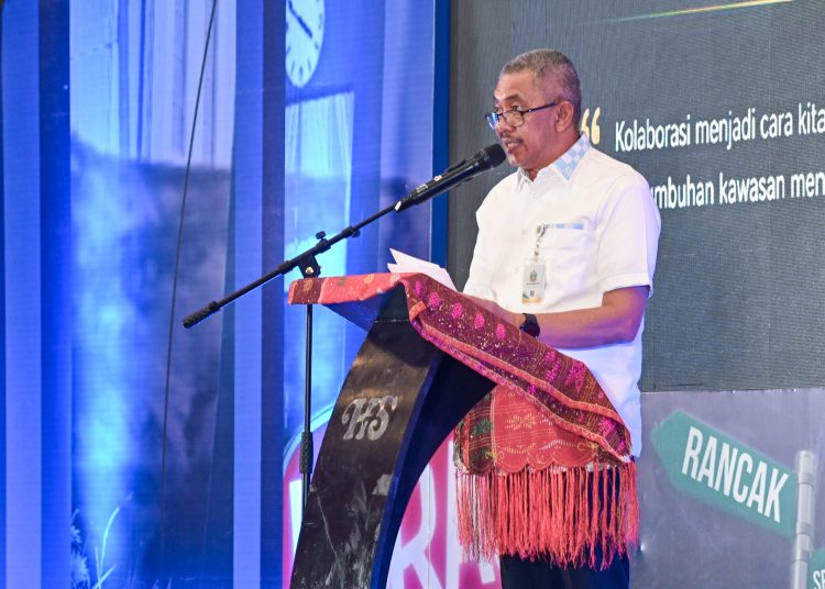 Plh Sekdapro Sumut Sulaiman Harahap , saat membuka Rakor Kerja Sama Antardaerah se -Sumatera di Hotel Santika Dyandra, Medan.(Satunusantara news/HO-Diskominfo Sumut).