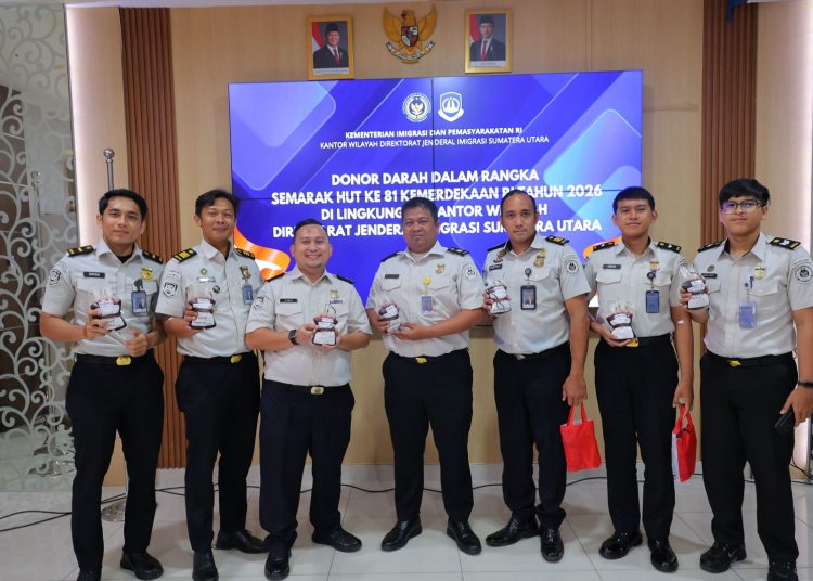 Pegawai Kanwil Ditjen Imigrasi Sumut, usai melaksanakan donor darah dan pemeriksaan kesehatan gratis di Aula Lantai 2 Kantor Imigrasi Kelas I Khusus TPI Medan.(Satunusantara news/HO-Kanwil Imigrasi Sumut).
